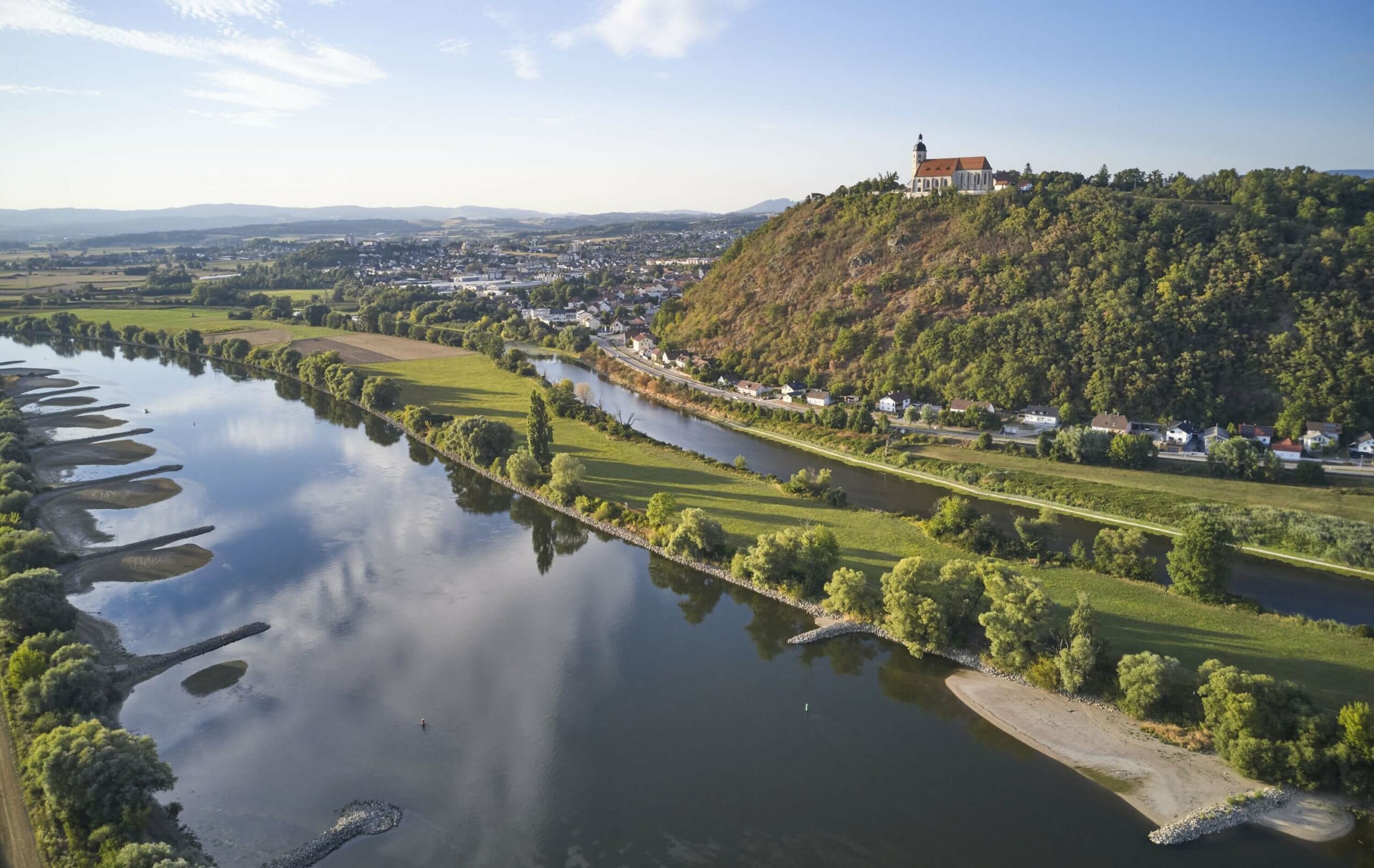 Luftaufnahme Donau mit Bogenberg Landkreis Straubing-Bogen